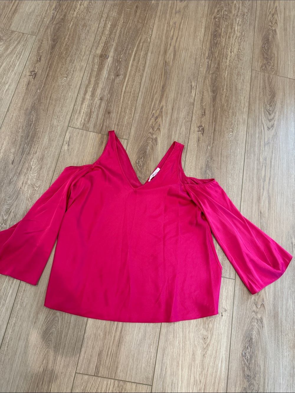 Boston Proper Cold-Shoulder V-Neck Blouse in Fuchsia Pink